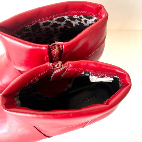 Vintage FIONI Faux Leather Fold Over Pointed Toe Booties—SZ. 6 - Picture 4 of 15